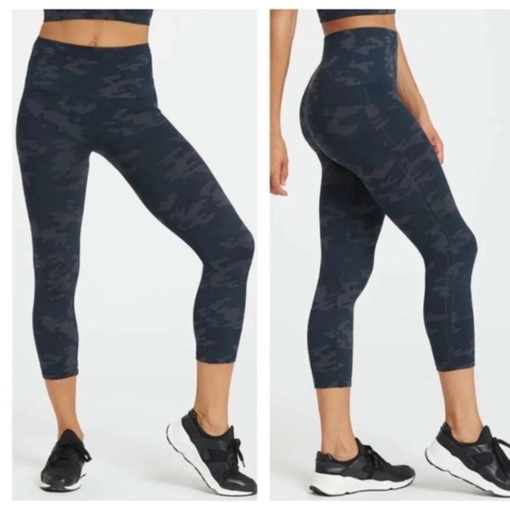 COPY - SPANX Seamless Black Camo Cropped Lamn Leggings NWT